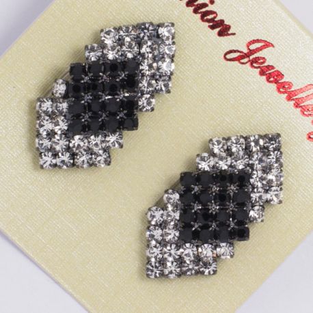 Серьги№1348 с белыми и черными стразами.
