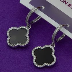 Серьги сталь№602 15 мм клевер с черной эмалью Van Cleef купить оптом бижутерию сталь недорого.