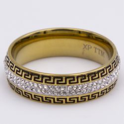 Кольцо Xuping№212 17.18.19.20р с черным орнаментом и дорожкой из белых камней медицинский сплав купить оптом кольца.