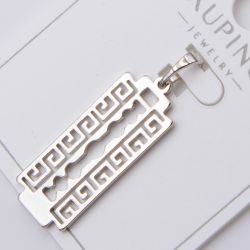 Кулон Xuping№453 стилизованное лезвие с орнаментом бижутерию купить оптом недорого.