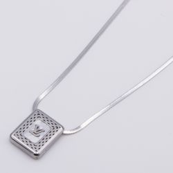 Цепочка сталь№785 60 см Louis Vuitton, медальон с кружевной оправой и логотипом LV украшения высокого качества оптом.