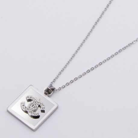 Цепочка сталь№791 55+5 см удлинитель, переплетенные буквы Chanel на квадратной пластине куплю оптом бижутерию сталь недорого.