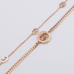 Браслет сталь№803 медальон Gucci 18К с фактурной гравировкой и фирменными зелено-красными оттенками куплю бижутерию сталь оптом.