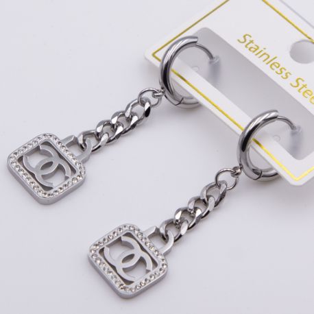 Серьги сталь№820 подвески стилизованная сумочка Chanel с панцирной цепью куплю бижутерию сталь оптом.