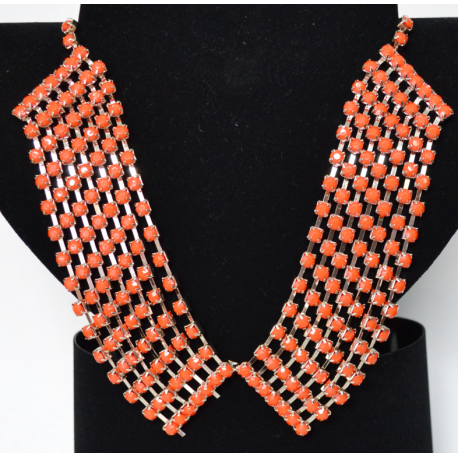 352